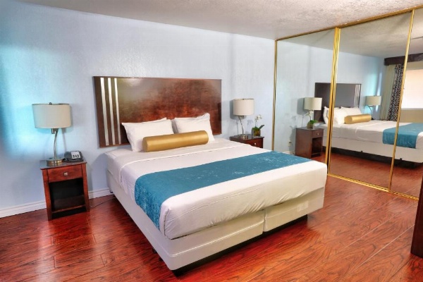 Sunrise Inn San Diego image 7